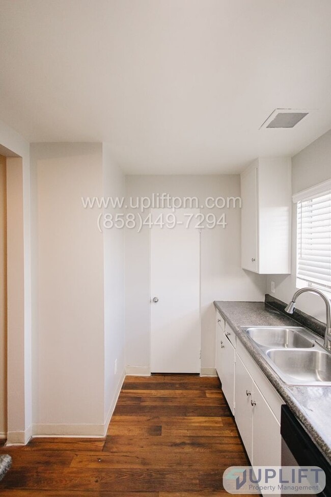 Building Photo - 5787 College Ave