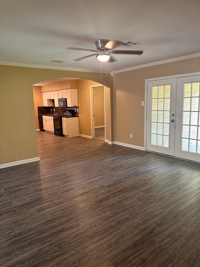 Building Photo - 5830 Effingham Dr