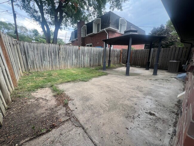 Building Photo - 5034 Meredeth St