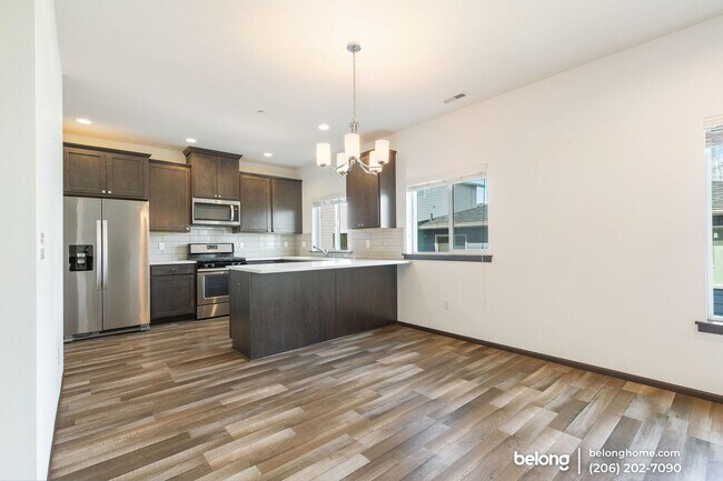 Building Photo - 12010 27th Ct S