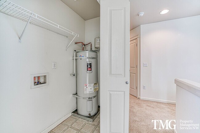 Building Photo - Low Maintenance, High Enjoyment in Salmon Creek!