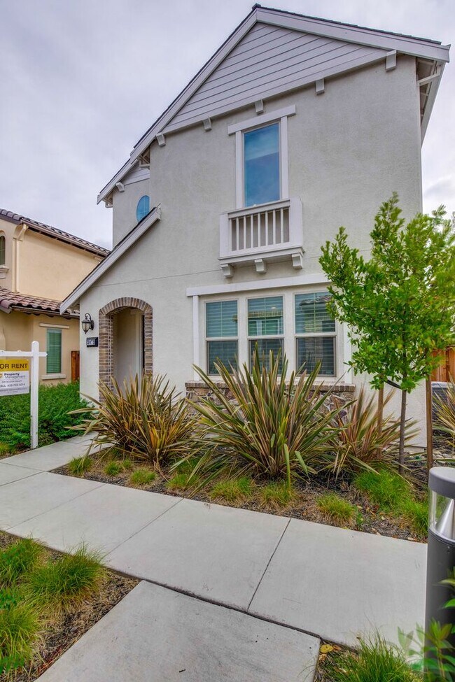Building Photo - Gorgeous Santa Clara Home with Pool, EV Ho...