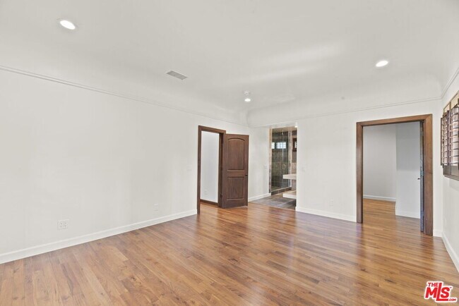 Building Photo - 664 S Highland Ave