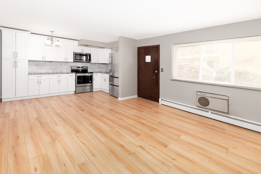 Building Photo - 1041 N Northwest Hwy