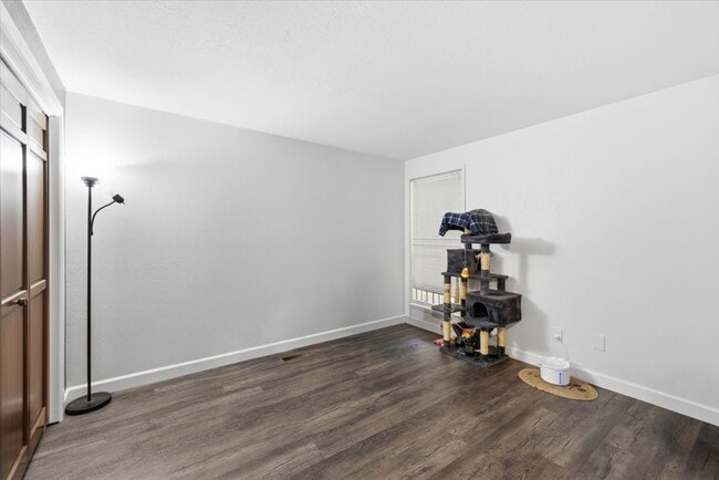 Building Photo - 401 Eastwood Dr