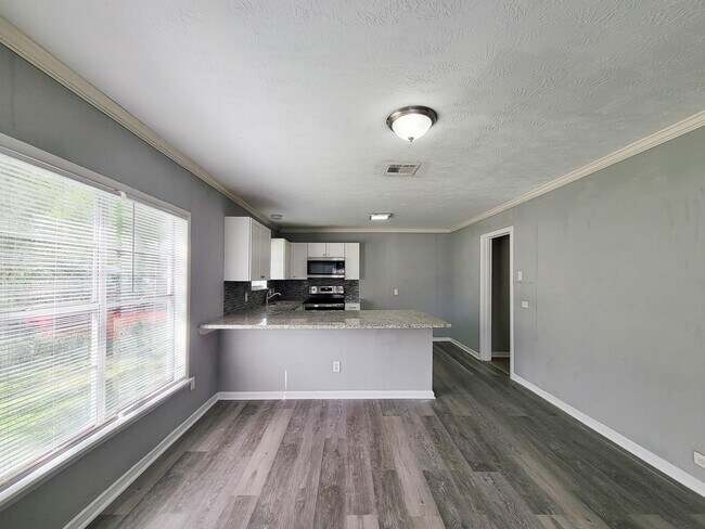 Building Photo - 2330 Cedar Dr