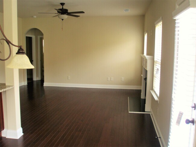 Building Photo - 3645 Fallen Oak Ln