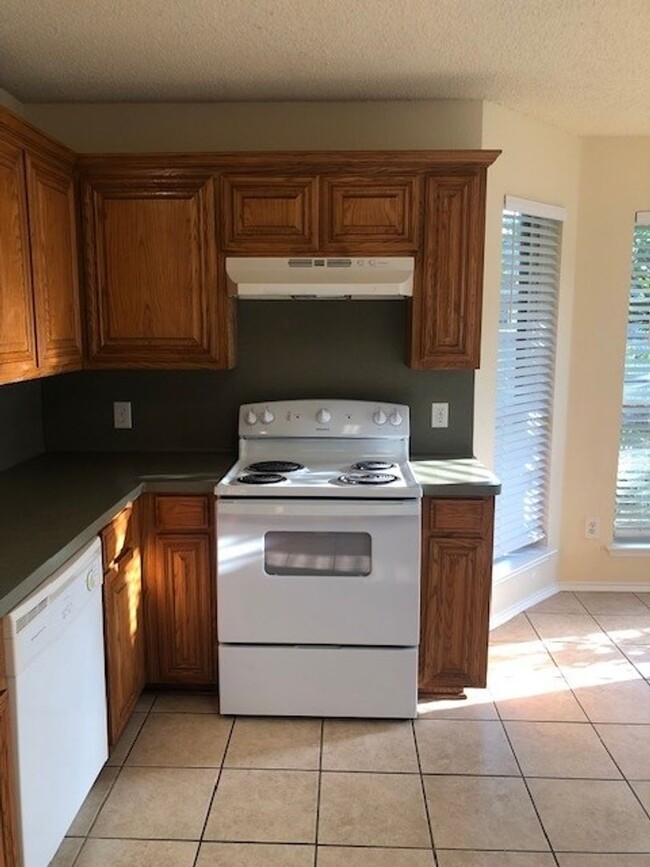 Building Photo - Charming 4-Bedroom Home in Mansfield ISD!