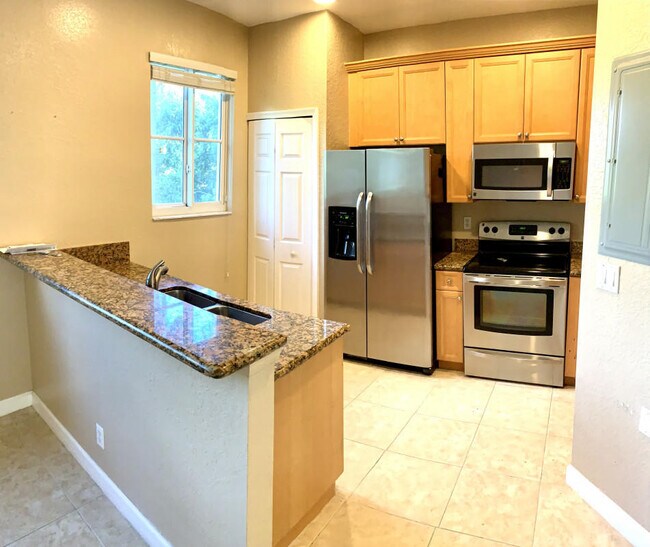 Building Photo - 421 Bayfront Dr
