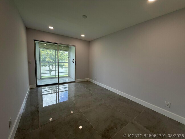 Building Photo - 353 Mansfield Dr