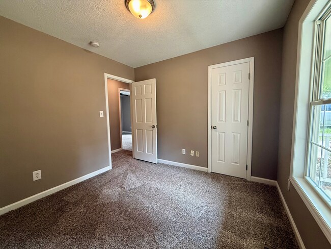Building Photo - 903 Delham Rd