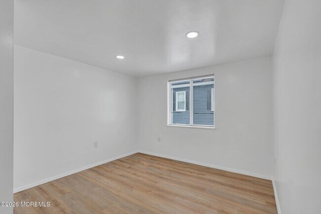 Building Photo - 12 Main St