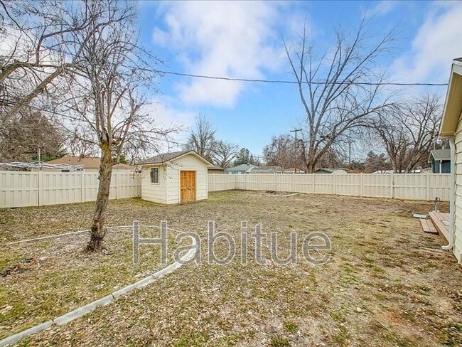 Building Photo - 4919 W Wylie Ln