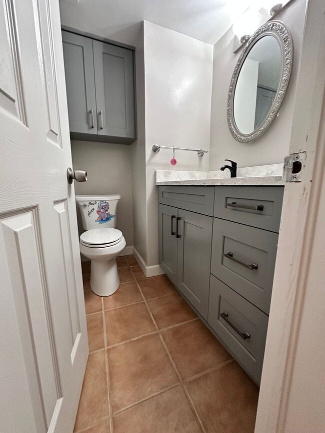 Building Photo - Pembroke Manor-4 bedroom 2.5 bath Single f...