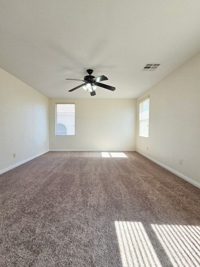 Building Photo - Spacious 4 Bed Home with Loft & 3-Car Garage