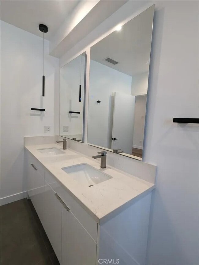 Building Photo - 11141 Strathern St