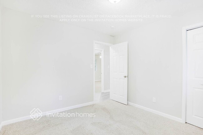 Building Photo - 3260 Redona Dr