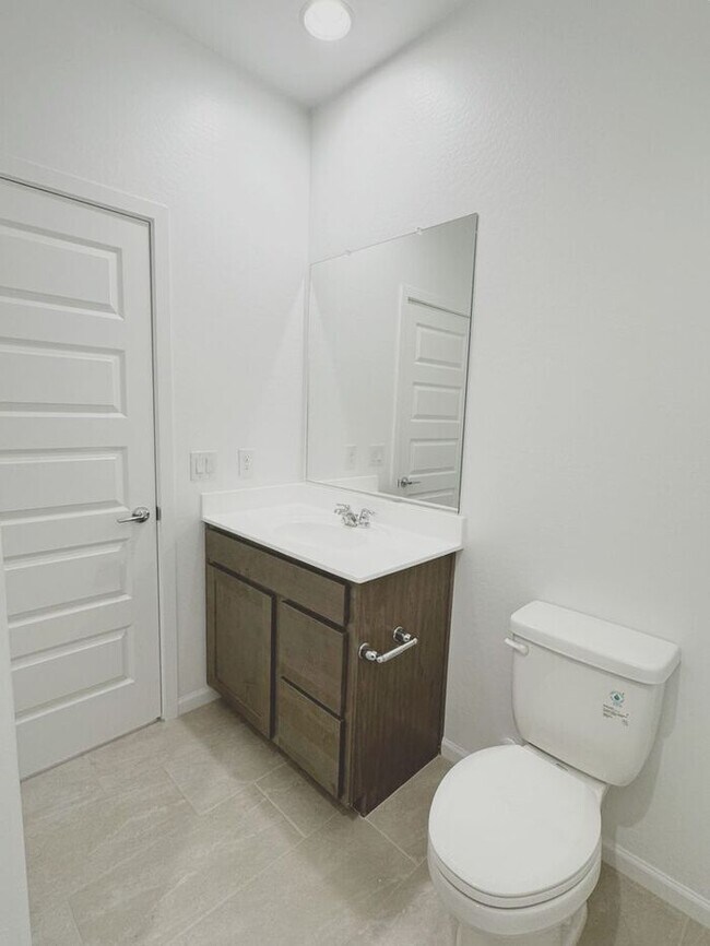 Building Photo - NEW 5 BEDROOM 3 BATHROOM HOME AVILABLE FOR RENT!