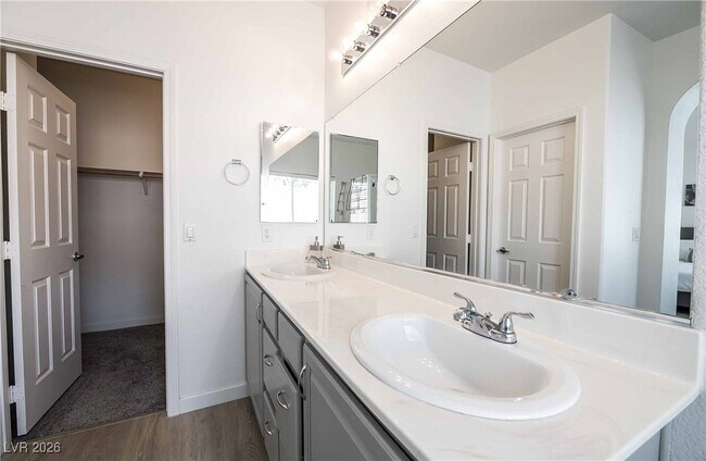 Building Photo - 2306 Reading Hills Ave