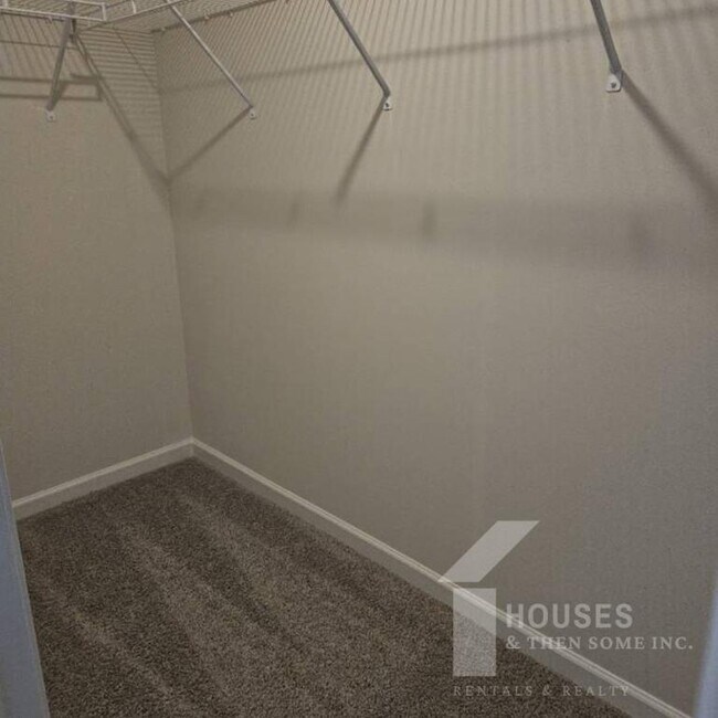 Building Photo - 770 Embark Cir