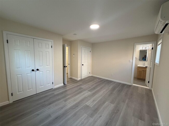 Building Photo - 14 Cornwall Ln