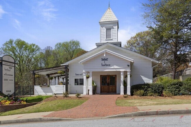 Building Photo - 3823 Paces Ferry W