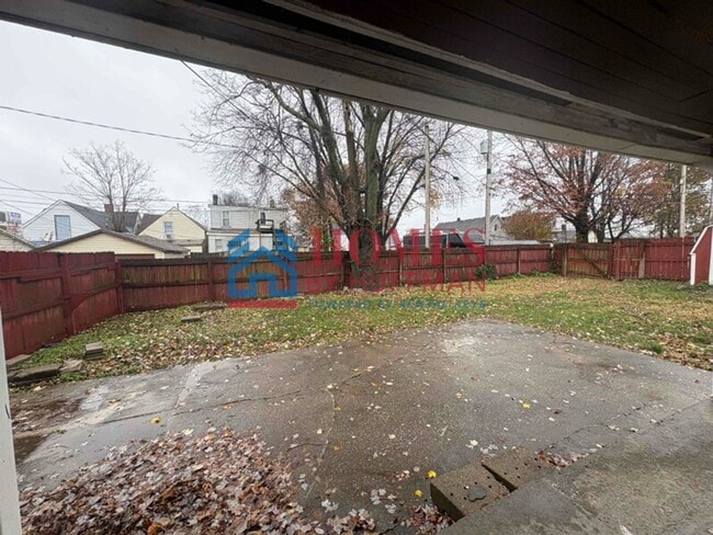 Building Photo - Three Bedroom House | Updated & Move In Ready!