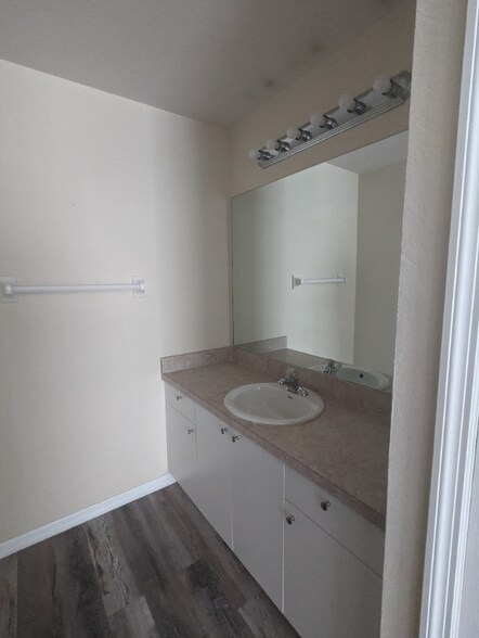 Building Photo - 5752 Sabal Trace Dr