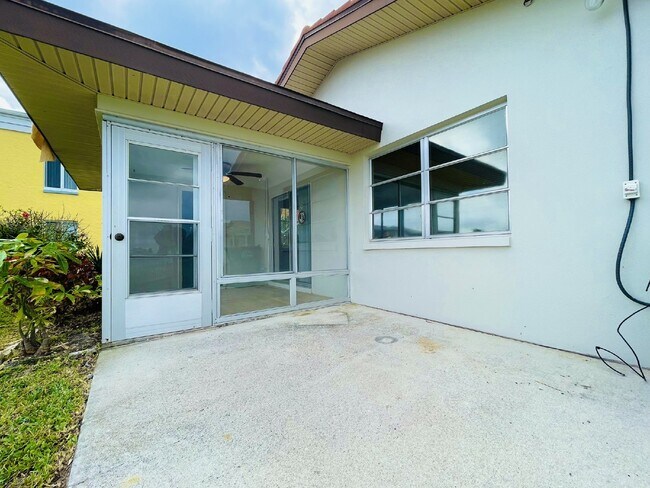 Building Photo - Updated 2-bedroom waterfront duplex with walk-in closets, enclosed Florida room, and canal views ...