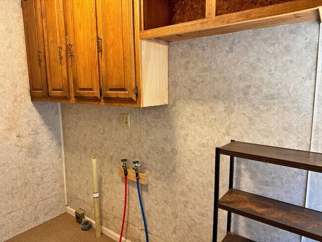 Building Photo - Adorable 3 Bed, 1 Bath Craftsman Home