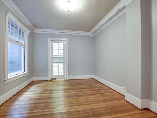 Building Photo - **1/2 OFF 1ST MONTH'S RENT PROMO**Beautifu...