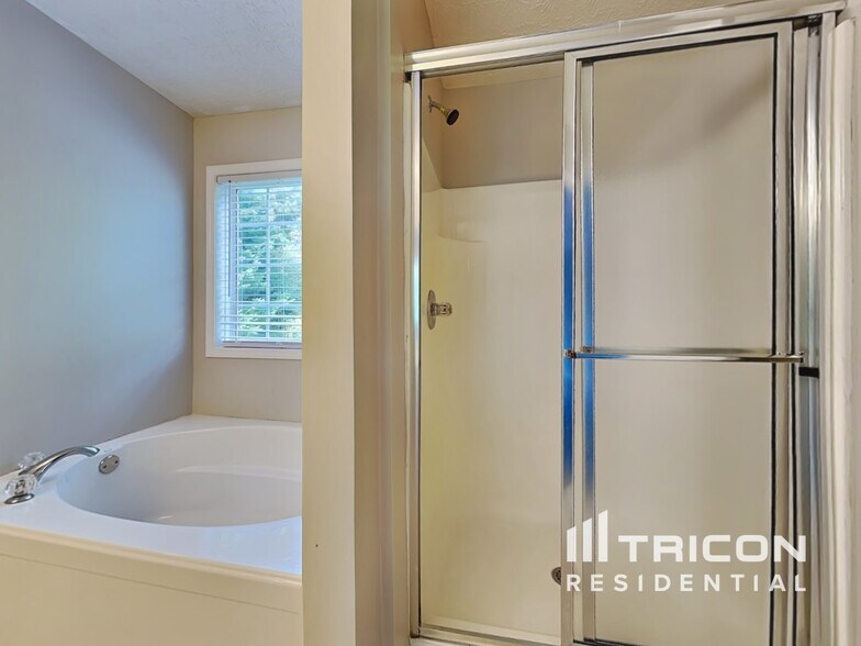 Building Photo - 2309 Swan Lake Ct