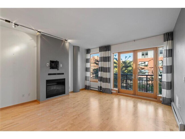 Building Photo - 401 N 2nd St