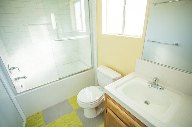 Building Photo - Prime Old Town Orange location