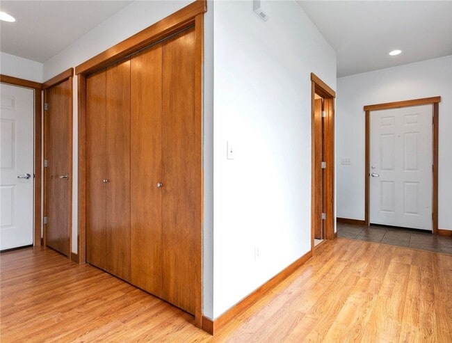 Building Photo - Spacious 3-Bedroom Condo/Townhome in Peaceful Cordata Neighborhood