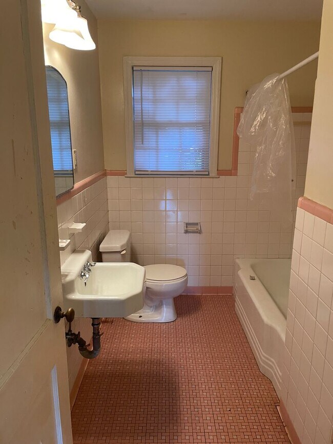 Building Photo - 108 Calhoun Rd