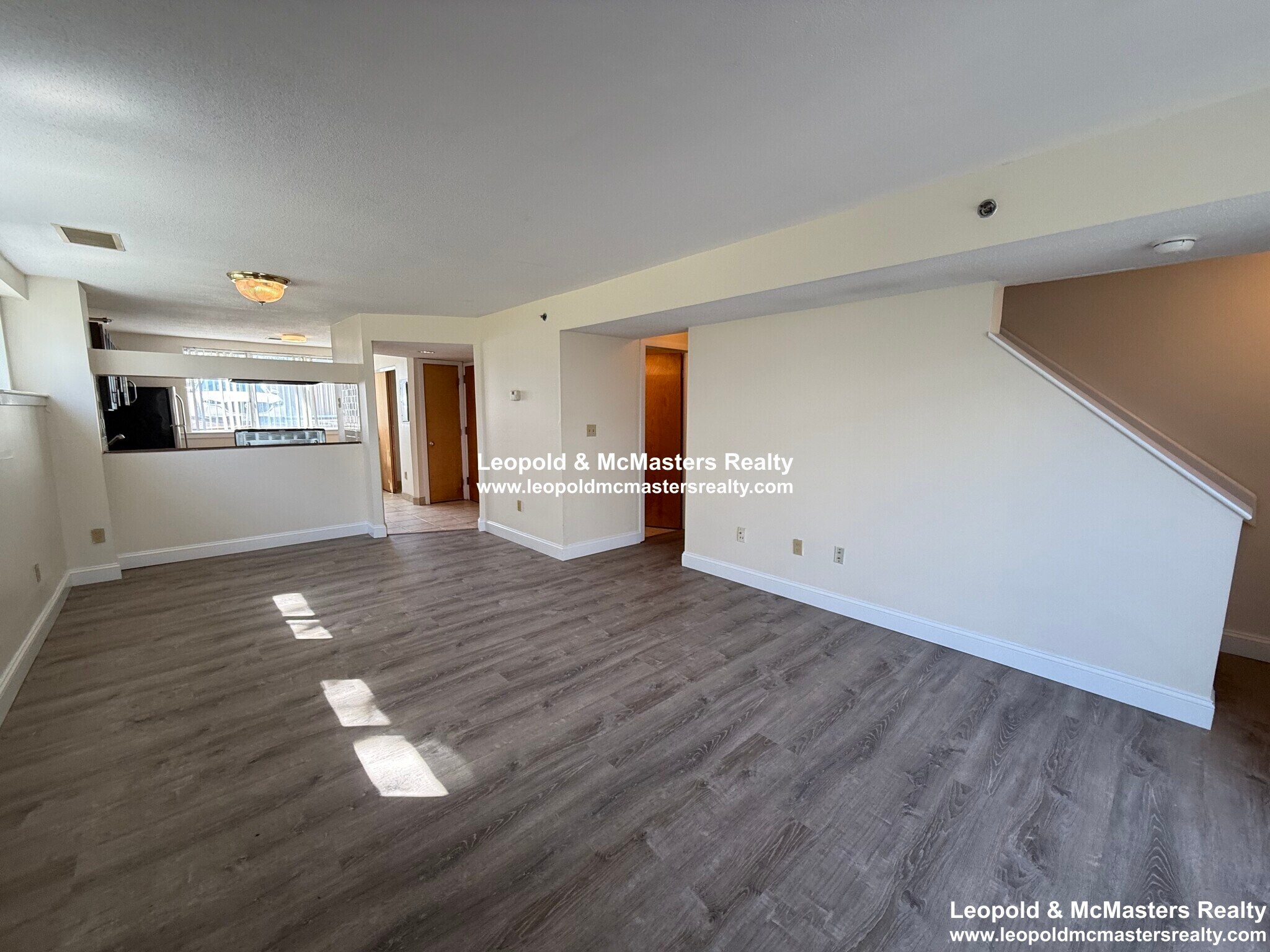 Building Photo - 154 North Beacon St