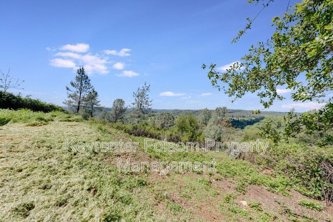 Building Photo - 5800 McKinley Dr
