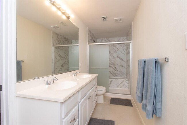 Building Photo - 2524 Berkett Dr