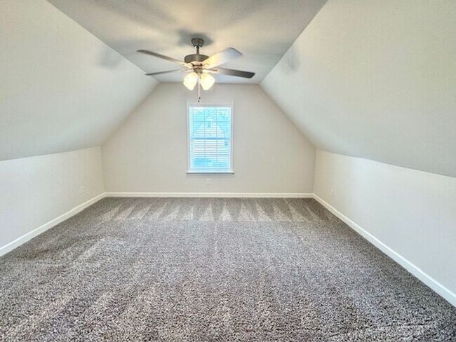 Building Photo - Now Leasing a 4-bedroom 2.5 bath home in O...