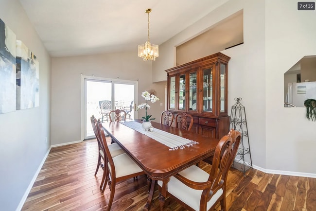 Building Photo - Desirable Clive Home with Easy Metro Access