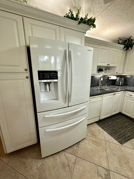 Kitchen Fully Stocked - 933 Cypress Grove Dr