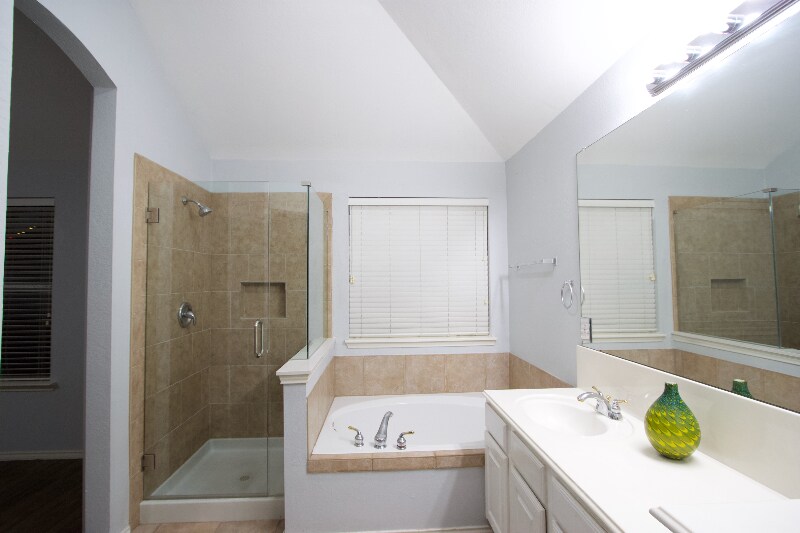 Building Photo - 3605 Villanova Dr