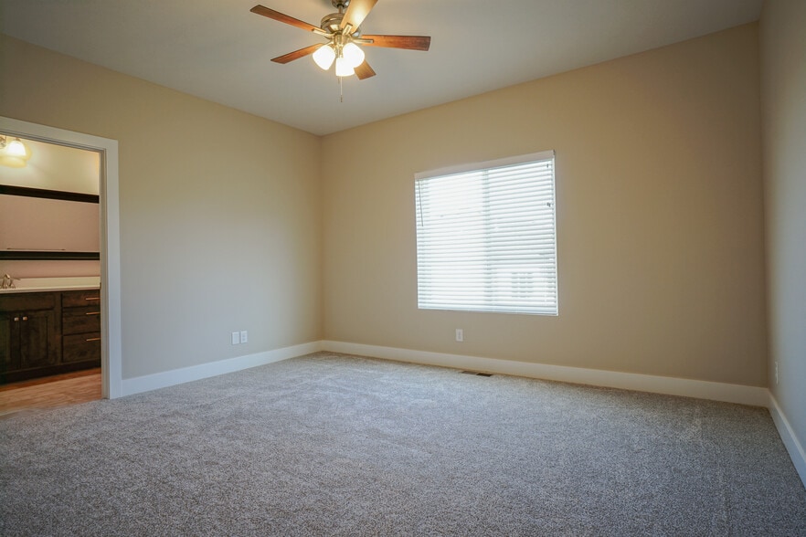 Building Photo - 8710 S 78th St