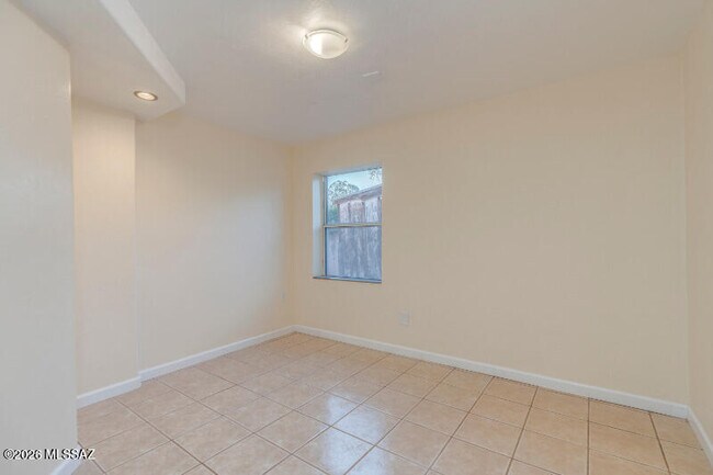 Building Photo - 3532 E Lee St