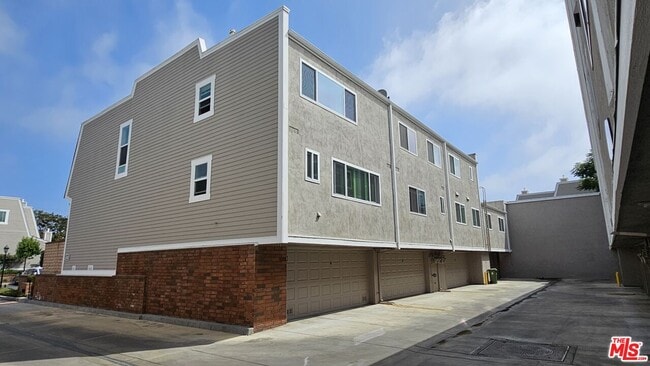 Building Photo - 4333 Alla Rd