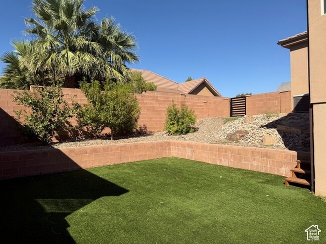 Building Photo - 2596 Hidden Canyon Dr
