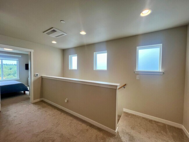 Building Photo - BEAUTIFUL 3Bd 2.5Ba energy efficient home ...