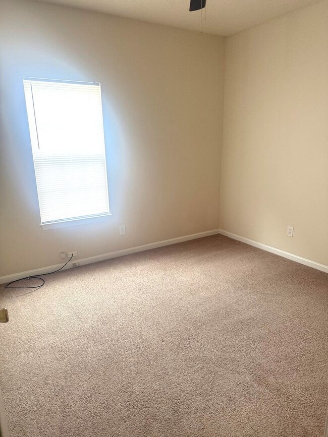 Building Photo - Moss Creek Place - AVAILABLE NOW