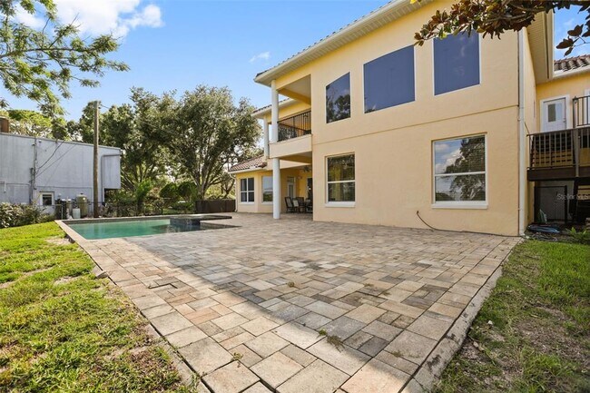 Building Photo - 5554 Palm Lake Cir